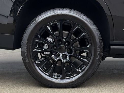 Used 2026 GMC Yukon Denali w/ Sun & Power Step Package AWD/4WD image 11