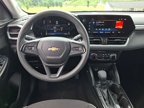 Used 2025 Chevrolet TrailBlazer LT AWD/4WD image 11