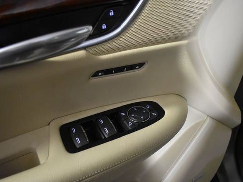 Used 2018 Cadillac XT5 Luxury w/ Driver Awareness Package image 8