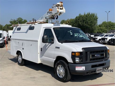 Used 2017 Ford E-350 and Econoline 350 Super Duty w/ Power Windows & Locks Group RWD image 4