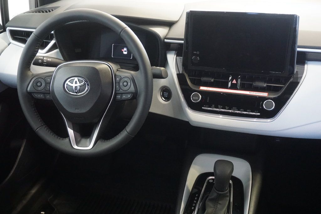 Used 2026 Toyota Corolla SE FWD image 27