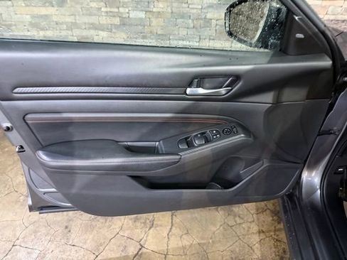 Used 2021 Nissan Altima 2.0 SR FWD image 12