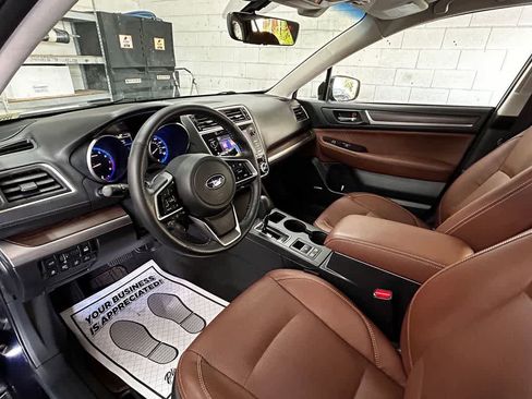 Used 2018 Subaru Outback 3.6R Touring AWD/4WD image 2