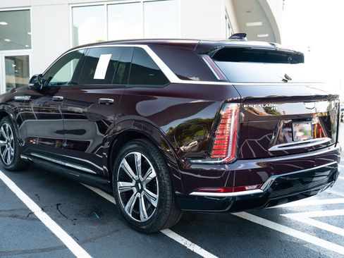 Used 2025 Cadillac Escalade IQ Luxury 2 w/ LPO, Premium Carpet Package AWD/4WD image 16