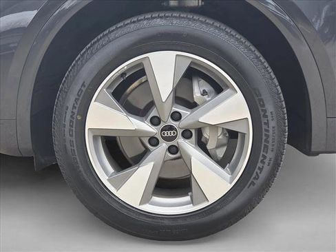 Certified 2023 Audi Q5 2.0T Premium w/ Convenience Package image 9