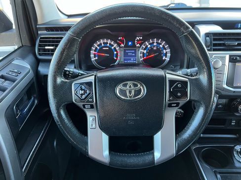Used 2017 Toyota 4Runner SR5 AWD/4WD image 29