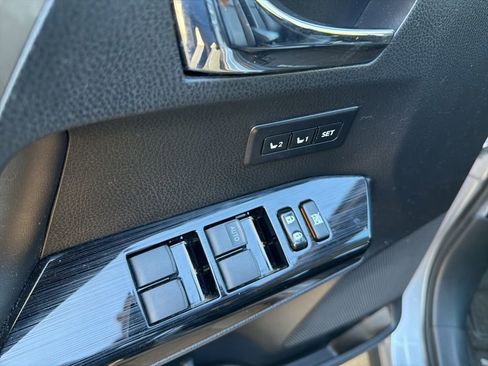 Used 2018 Toyota RAV4 Limited image 17