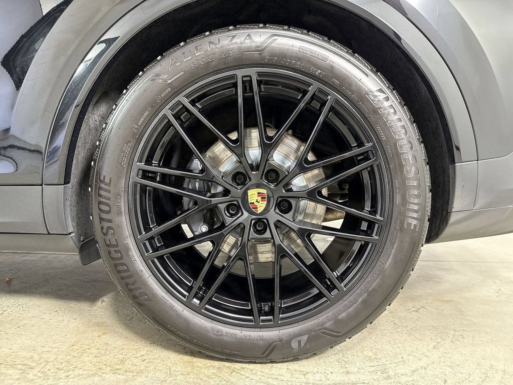 Certified 2024 Porsche Cayenne Coupe AWD/4WD image 14