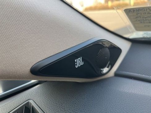 Used 2019 Toyota Avalon Limited image 26