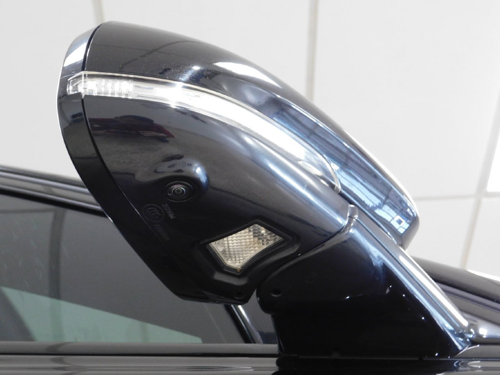 Used 2018 Jaguar XJ RWD image 10
