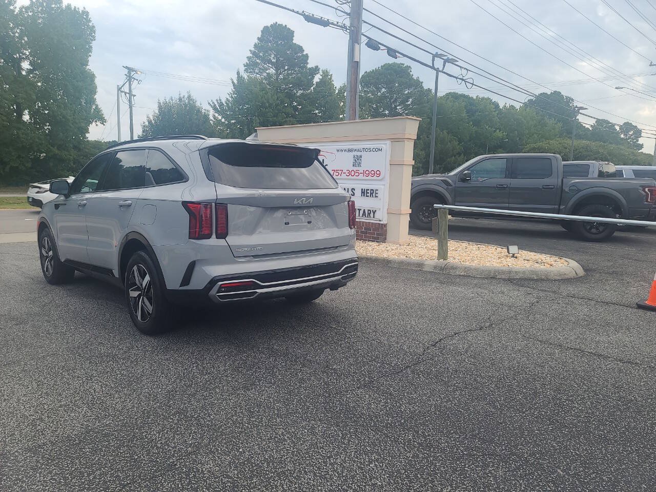 Used 2023 Kia Sorento EX FWD image 5