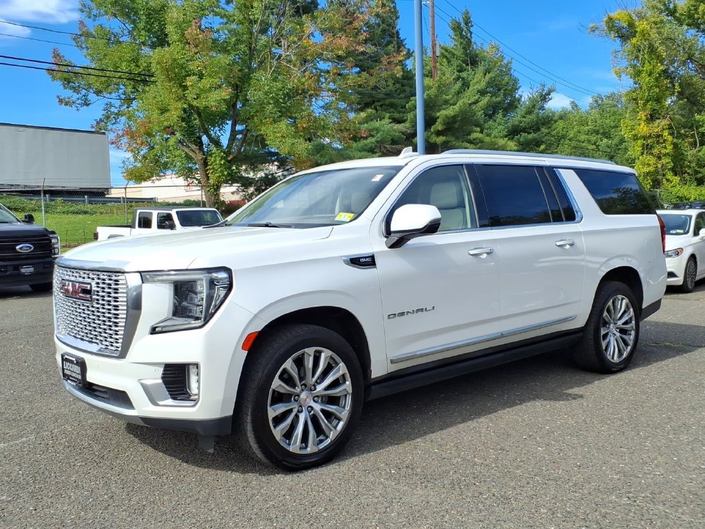 Used 2021 GMC Yukon XL Denali w/ Denali Premium Package AWD/4WD image 3