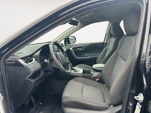 Used 2022 Toyota RAV4 XLE AWD/4WD image 16