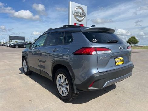 Used 2024 Toyota Corolla Cross LE image 5