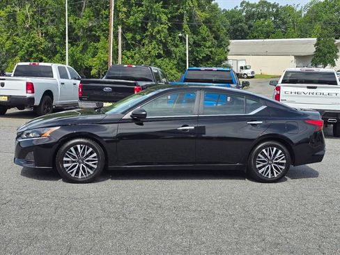 Used 2025 Nissan Altima 2.5 SV FWD image 23