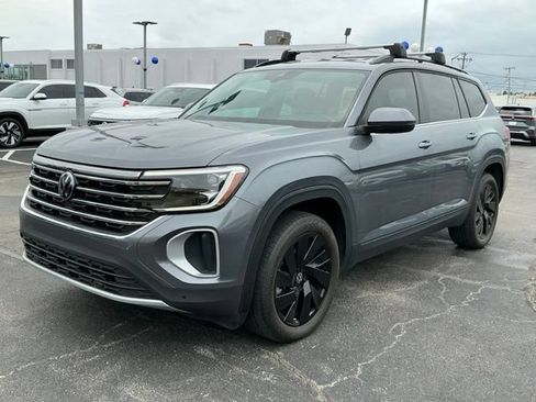 Certified 2024 Volkswagen Atlas SE w/ Black Wheel Package FWD image 7