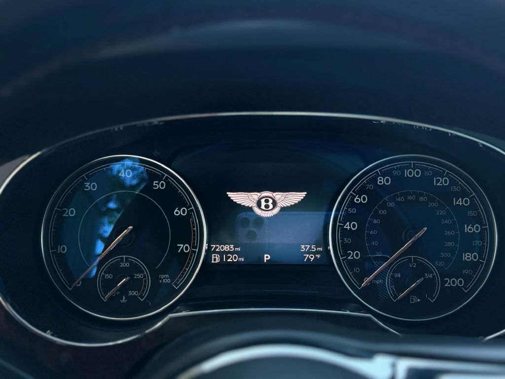 Used 2017 Bentley Bentayga AWD/4WD image 22
