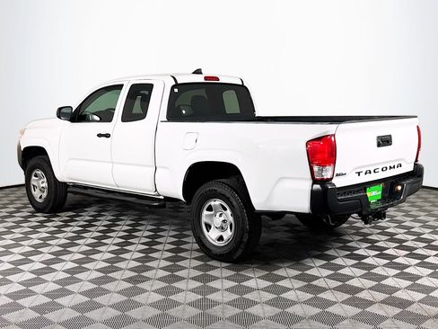 Used 2017 Toyota Tacoma SR image 6