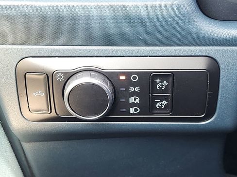 Used 2025 Ford Maverick XL w/ Equipment Group 102A AWD/4WD image 26