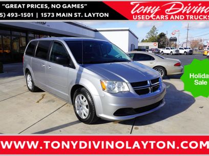 Used 2017 Dodge Grand Caravan SE w/ UConnect Hands-Free Group