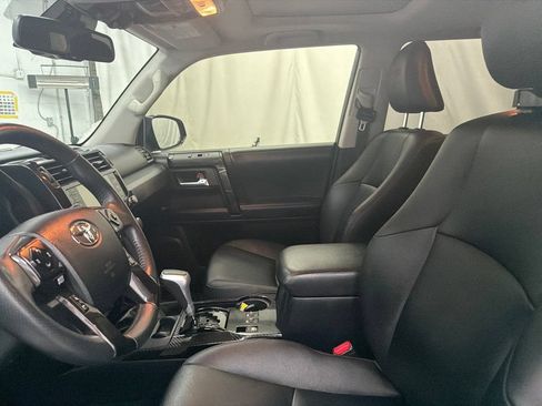 Used 2021 Toyota 4Runner TRD Off-Road Premium w/ Moonroof Package AWD/4WD image 15