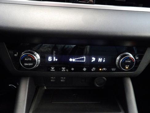 Used 2025 Mitsubishi Outlander SE image 35