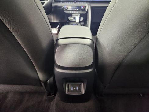 Certified 2025 Hyundai Elantra SEL FWD image 17