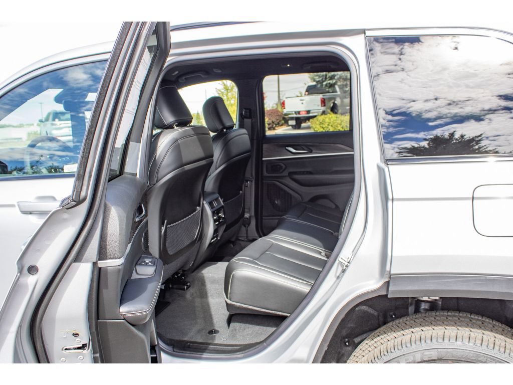 New 2026 Jeep Grand Cherokee Limited AWD/4WD image 16