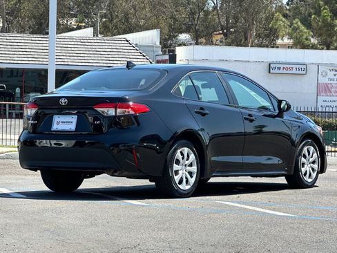 Used 2025 Toyota Corolla LE FWD image 5