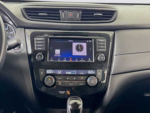 Used 2020 Nissan Rogue SV w/ Premium Package AWD/4WD image 11