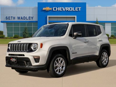 Used 2023 Jeep Renegade Latitude AWD/4WD image 3