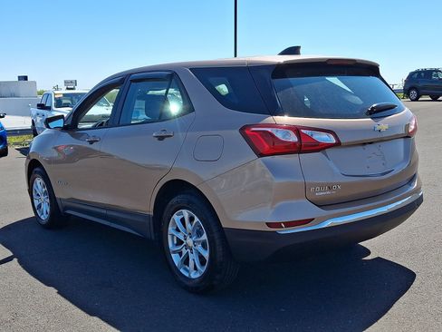 Used 2018 Chevrolet Equinox LS FWD image 4