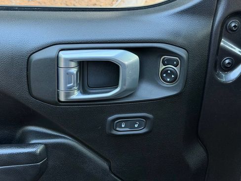 Used 2023 Jeep Wrangler Unlimited AWD/4WD image 32
