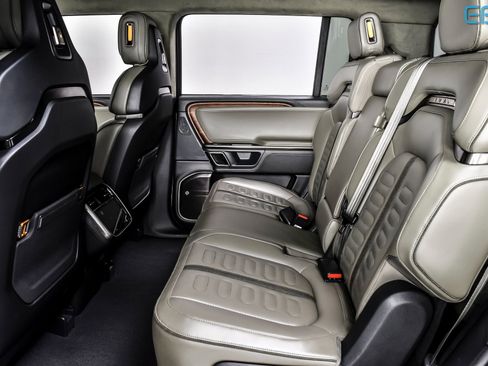 Used 2024 Rivian R1S Adventure image 20