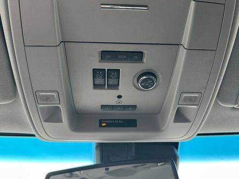 Used 2018 Chevrolet Suburban LT AWD/4WD image 18