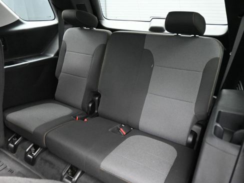 Used 2021 Chevrolet Traverse LT image 20