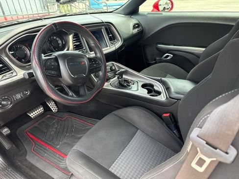 Used 2022 Dodge Challenger R/T RWD image 7