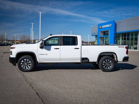 Used 2024 Chevrolet Silverado 2500 Custom w/ Custom Convenience Package AWD/4WD image 10