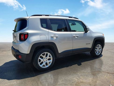 Used 2018 Jeep Renegade Latitude AWD/4WD image 4