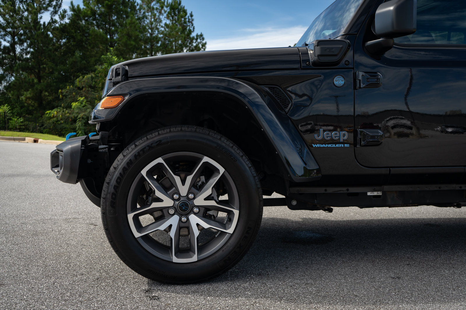 Used 2024 Jeep Wrangler Unlimited w/ Convenience Group AWD/4WD image 4