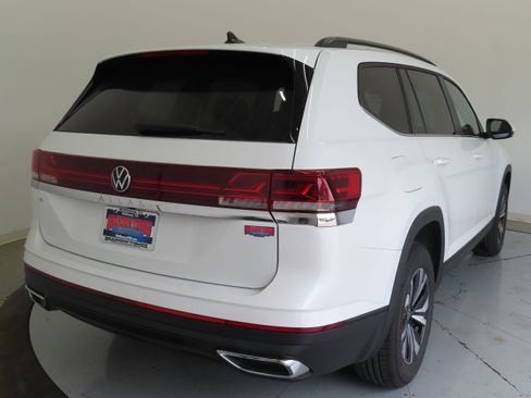 New 2026 Volkswagen Atlas SE image 4