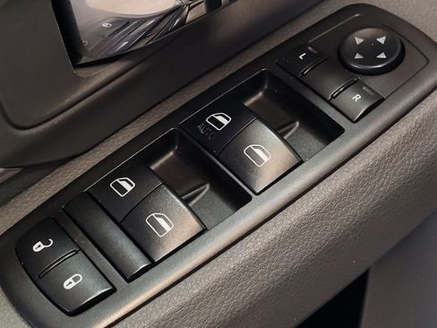 Used 2019 RAM 1500 Classic SLT RWD image 27