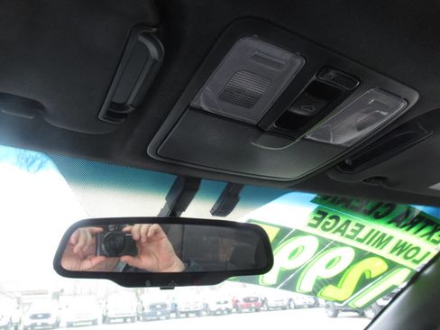 Used 2017 Hyundai Veloster Value Edition image 27