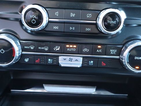 Used 2023 Ford F250 Lariat w/ Lariat Ultimate Package AWD/4WD image 16