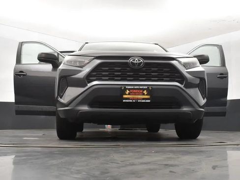 Used 2020 Toyota RAV4 LE FWD image 11
