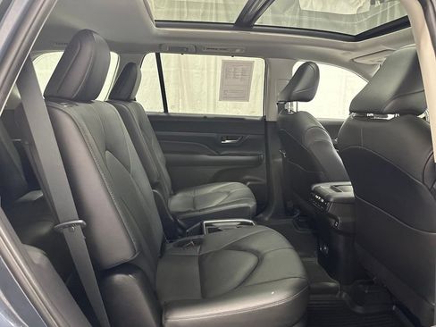Used 2025 Toyota Grand Highlander AWD image 60