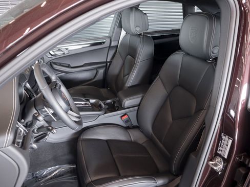 Used 2025 Porsche Macan Turbo image 5