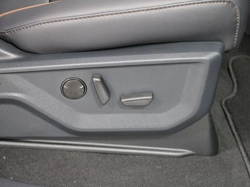 New 2026 Ford F250 Lariat w/ Chrome Package image 28