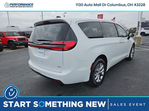 New 2026 Chrysler Pacifica Select image 7