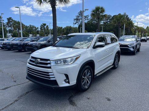 Used 2017 Toyota Highlander XLE AWD/4WD image 5